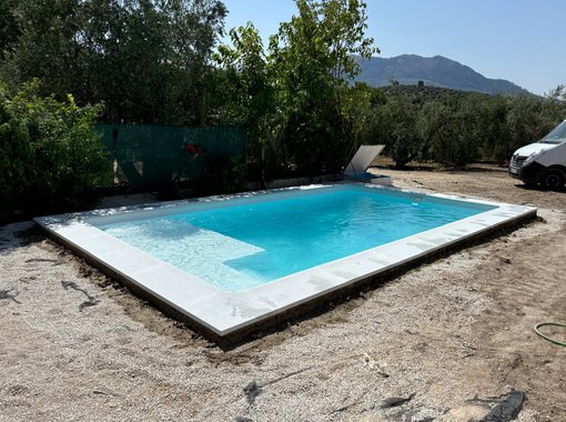 Piscina de poliéster y fibra 7.00 x 3.90 metros
